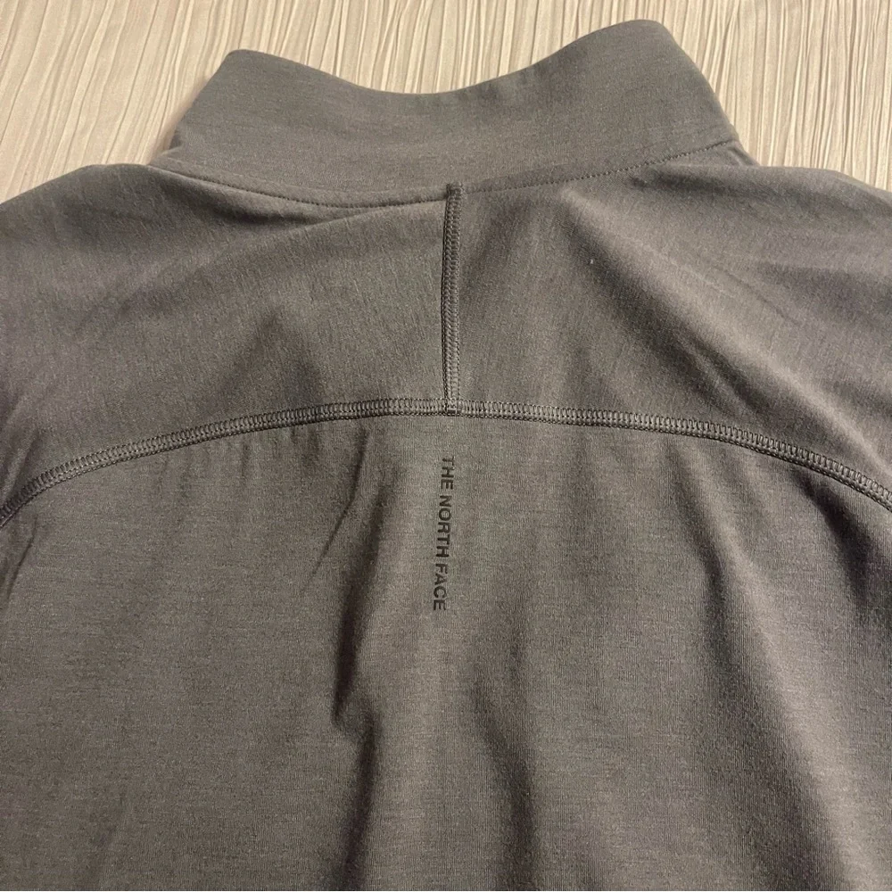 The North Face gray long‎ sleeve lightweight pullover, size XL